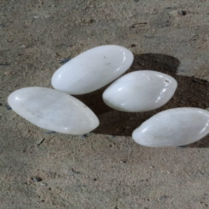 White pebble high polished 20 kg bag 2.4 cm